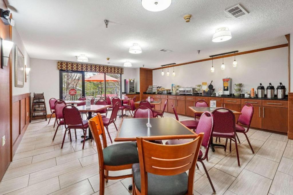 Quality Inn & Suites Досонвілль Екстер'єр фото